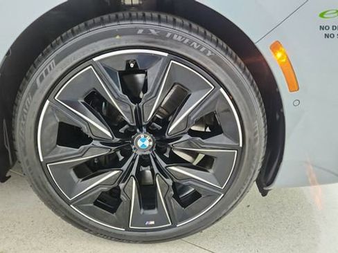 Used 2024 BMW 740i xDrive w/ Premium Package image 63