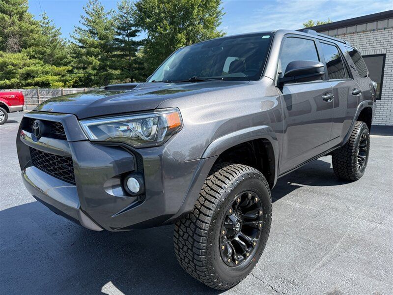 Used 2018 Toyota 4Runner TRD Off-Road w/ TRD Performance Package AWD/4WD image 2