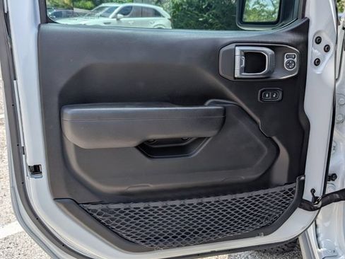 Used 2023 Jeep Wrangler Unlimited Rubicon AWD/4WD image 10