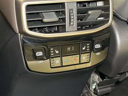 Used 2025 Lexus RX 450h AWD w/ Luxury Package image 17