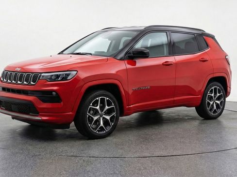 Used 2025 Jeep Compass Limited AWD/4WD image 3