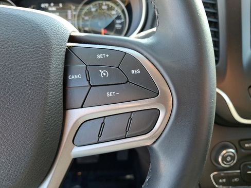 Certified 2019 Jeep Cherokee Latitude Plus image 22