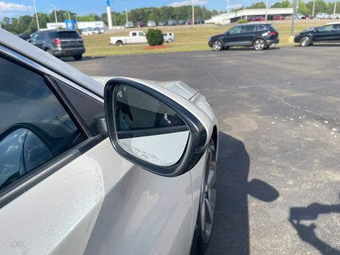 Used 2018 Honda Accord Touring image 24