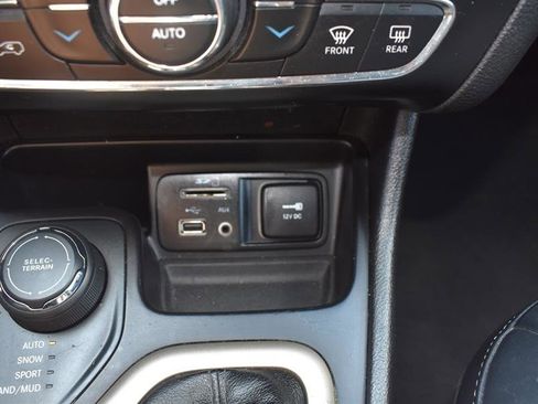 Used 2017 Jeep Cherokee Limited image 15
