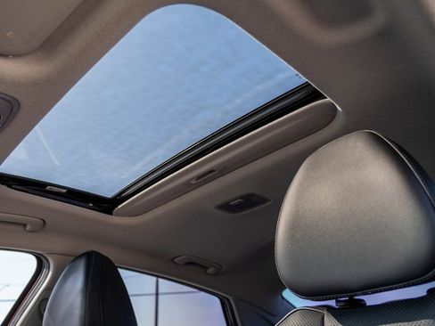 Used 2023 Hyundai Elantra Limited image 24