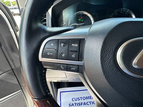 Used 2020 Lexus LX 570 4WD w/ Luxury Package image 16