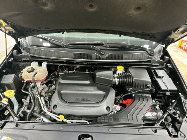 Used 2024 Chrysler Pacifica Touring-L FWD image 19