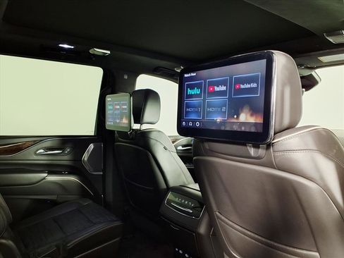 Certified 2022 Cadillac Escalade Sport Platinum w/ Heavy-Duty Trailer Package image 12