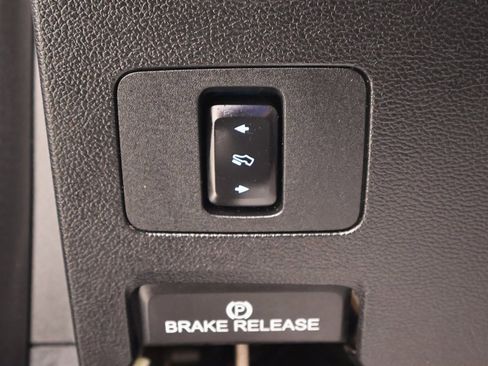 Certified 2020 Ford F350 Lariat w/ Tremor Off-Road Package image 28