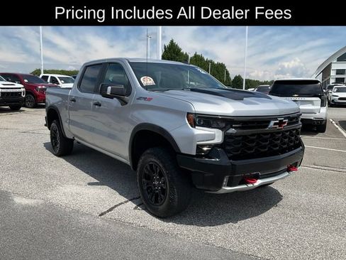 Used 2022 Chevrolet Silverado 1500 ZR2 w/ Technology Package AWD/4WD image 3