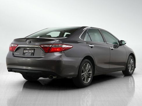 Used 2016 Toyota Camry SE image 5