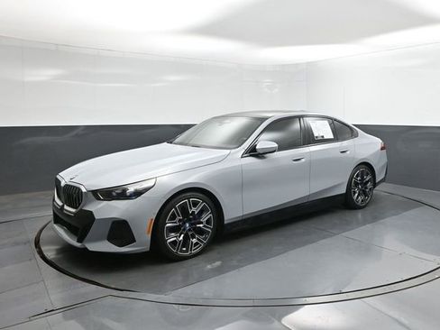 Used 2024 BMW i5 eDrive40i w/ M Sport Package RWD image 1