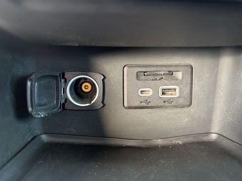 Used 2023 GMC Acadia SLT image 19