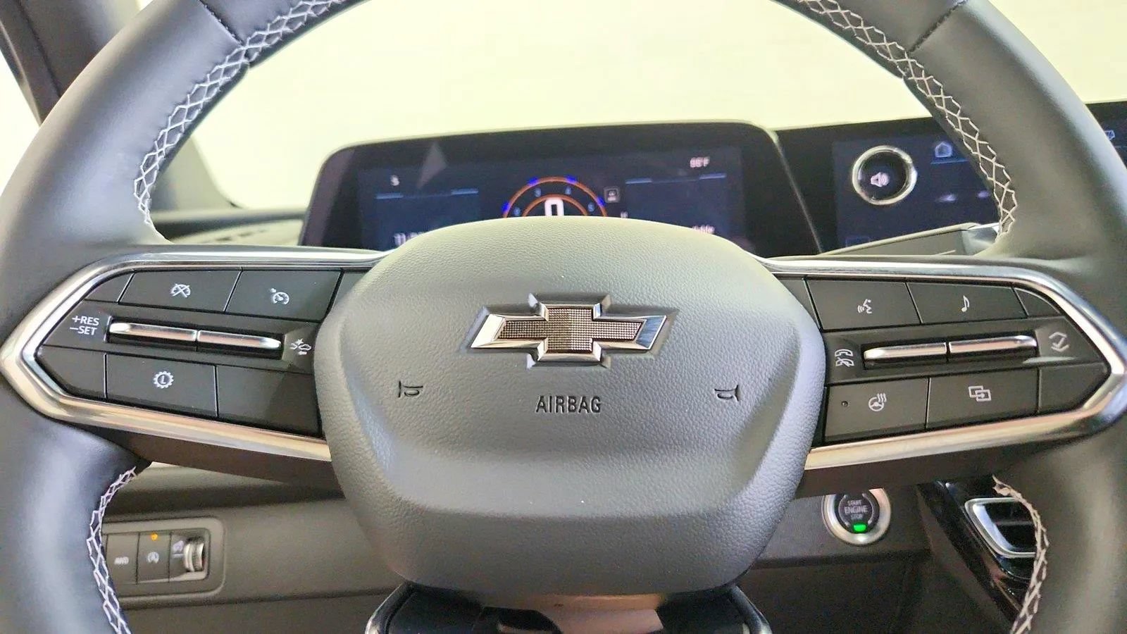 Used 2025 Chevrolet Traverse LT w/ Midnight/Sport Edition AWD/4WD image 18