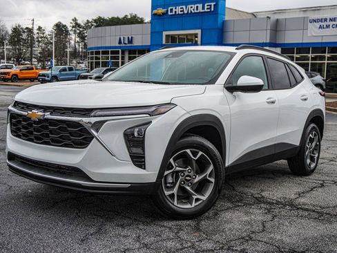 New 2025 Chevrolet Trax LT w/ Driver Confidence Package image 2