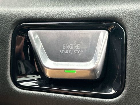 Used 2025 GMC Yukon XL AT4 w/ AT4 Premium Plus Package AWD/4WD image 17