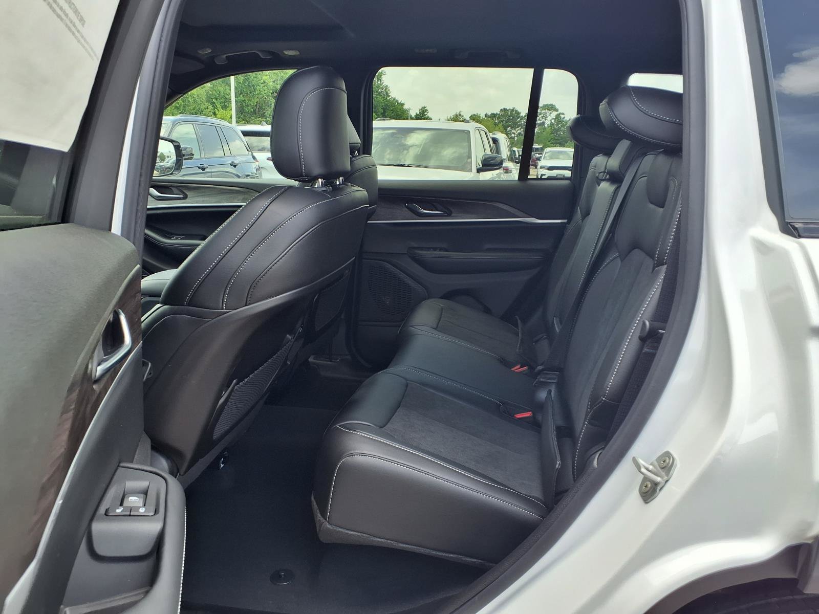 New 2026 Jeep Grand Cherokee Altitude AWD/4WD image 7