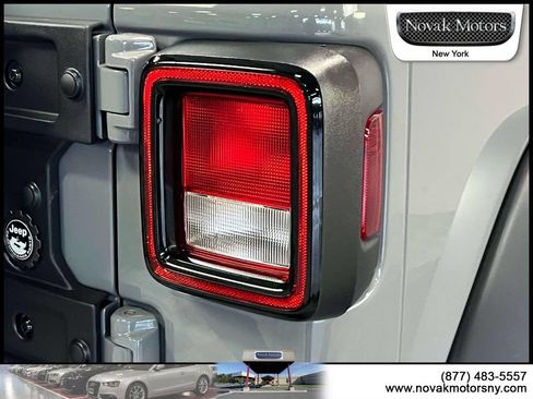 Used 2023 Jeep Wrangler Unlimited Sport AWD/4WD image 11