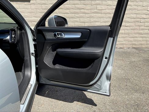Used 2025 Volvo XC40 B5 Core AWD/4WD image 23
