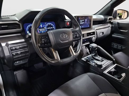 Used 2024 Toyota Tacoma TRD Off-Road image 9