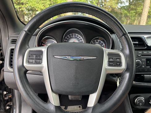 Used 2014 Chrysler 200 Touring image 12