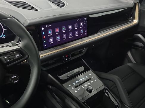 Certified 2024 Porsche Cayenne AWD/4WD image 15