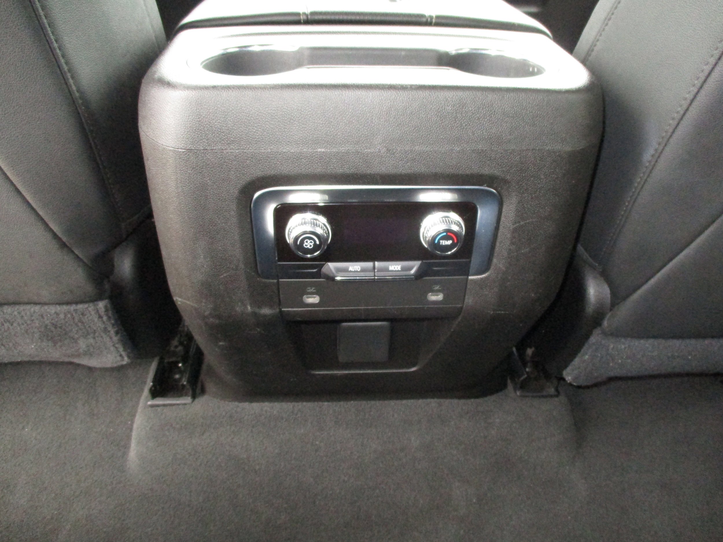 Used 2021 GMC Yukon SLT RWD image 37