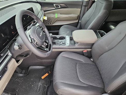 New 2026 Kia Carnival LXS image 9