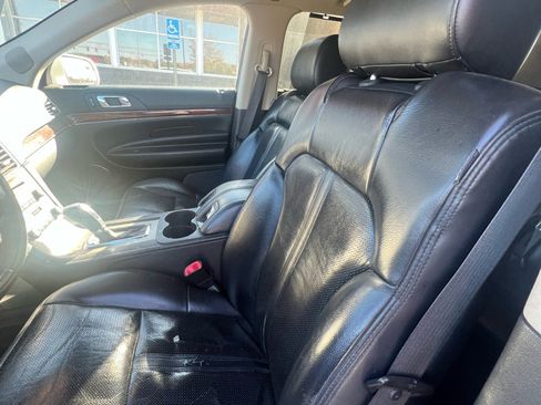 Used 2010 Lincoln MKT AWD image 13