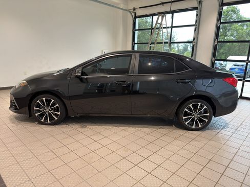 Used 2018 Toyota Corolla SE FWD image 2