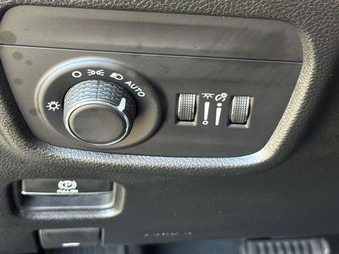 Used 2023 Jeep Grand Cherokee L Laredo image 37