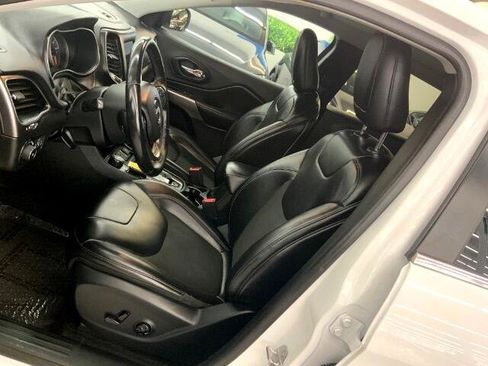 Used 2019 Jeep Cherokee Latitude Plus image 10