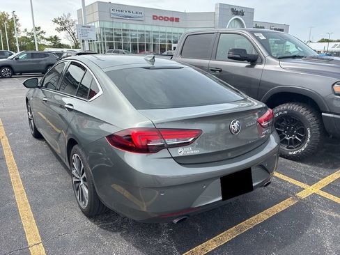 Used 2019 Buick Regal Essence w/ Driver Confidence Package I AWD/4WD image 3