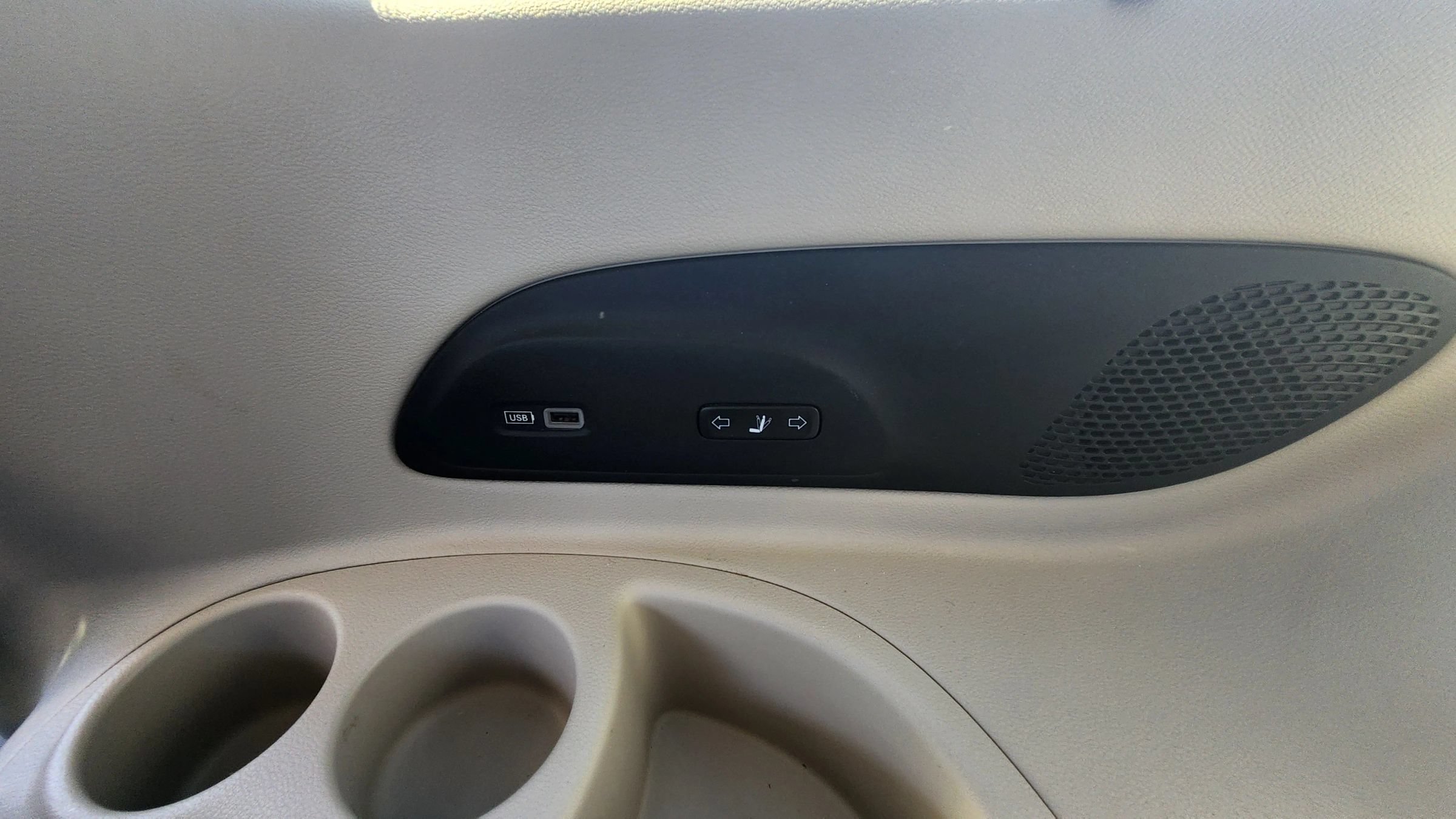 Used 2017 Chrysler Pacifica Limited FWD image 26
