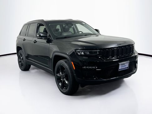 Used 2023 Jeep Grand Cherokee Limited w/ Black Appearance Package AWD/4WD image 3