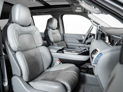 Used 2021 Lincoln Navigator L Reserve image 28