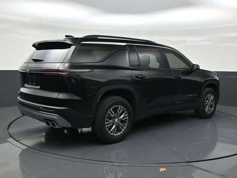 Used 2025 Chevrolet Traverse LT FWD image 5