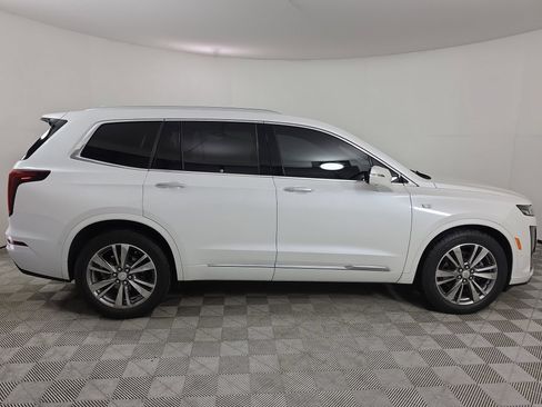 Used 2021 Cadillac XT6 Premium Luxury FWD image 8