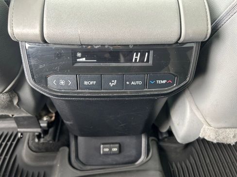 Used 2022 Toyota Highlander XLE image 16
