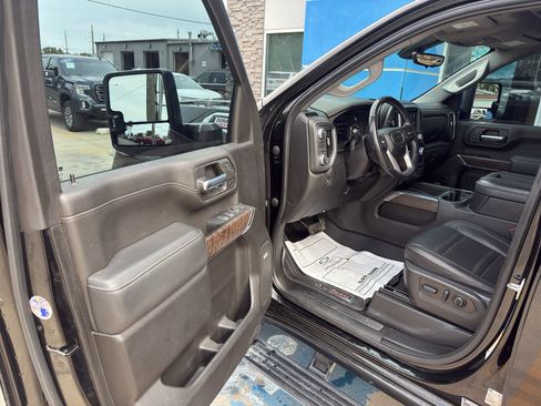 Used 2022 GMC Sierra 2500 Denali w/ Denali Black Diamond Edition AWD/4WD image 15