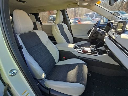 Used 2025 Mitsubishi Outlander SE image 17