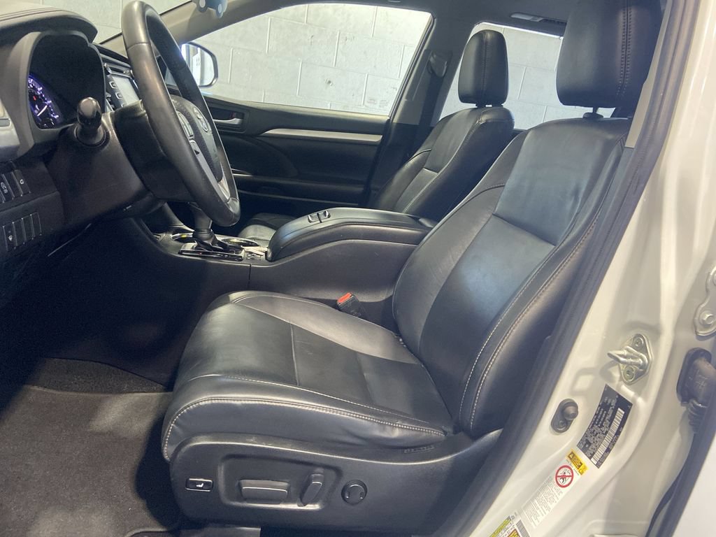 Used 2019 Toyota Highlander XLE AWD/4WD image 20