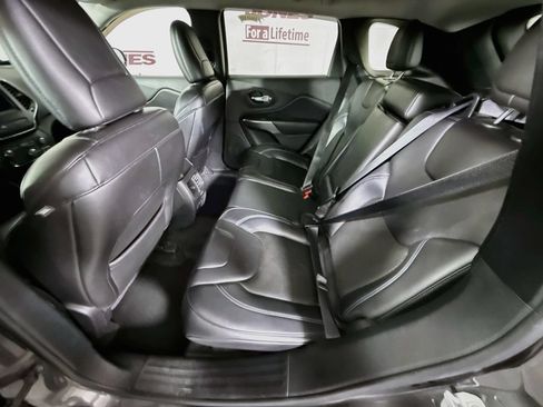 Used 2019 Jeep Cherokee Latitude Plus w/ Comfort/Convenience Group AWD/4WD image 26