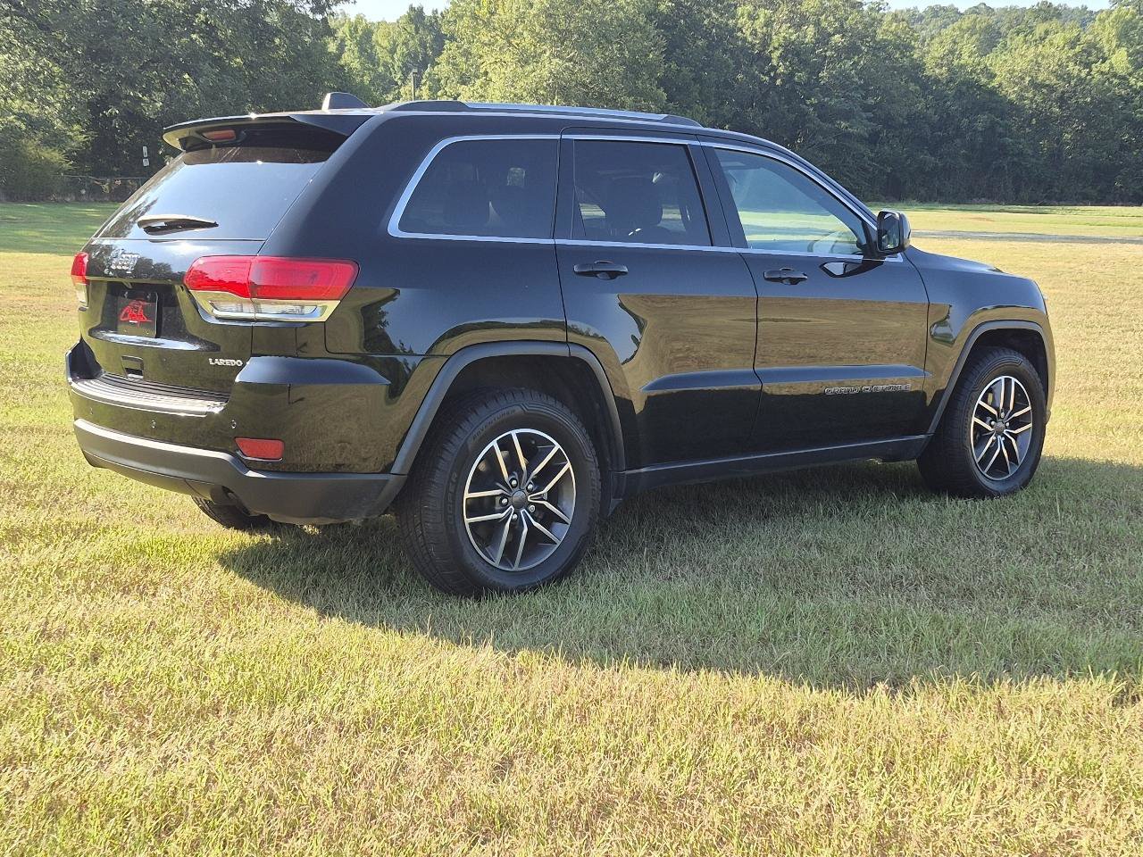 Used 2019 Jeep Grand Cherokee Laredo w/ Laredo X Package RWD image 10
