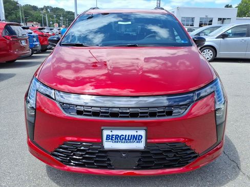 New 2027 Chrysler Pacifica Limited AWD/4WD image 9
