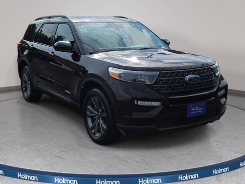 Certified 2023 Ford Explorer XLT w/ Equipment Group 202A AWD/4WD image 3