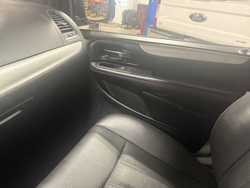 Used 2018 Dodge Grand Caravan GT image 17