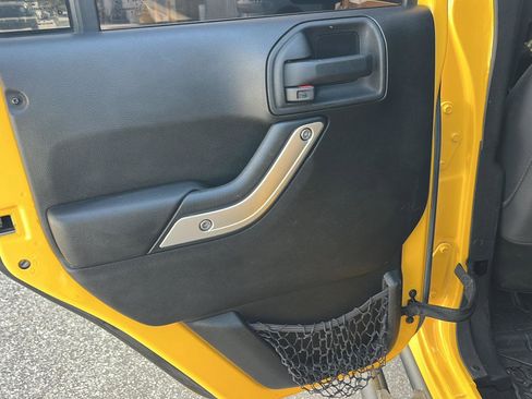 Used 2015 Jeep Wrangler Unlimited Rubicon w/ Connectivity Group image 18