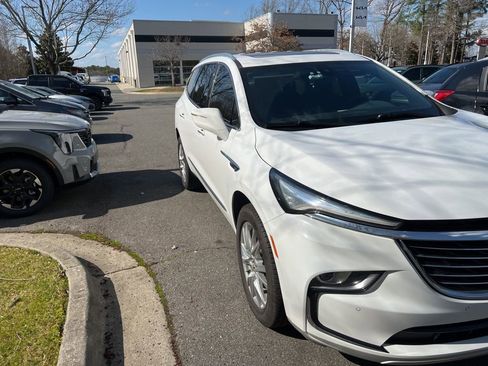 Used 2023 Buick Enclave Essence w/ Experience Buick Package image 6