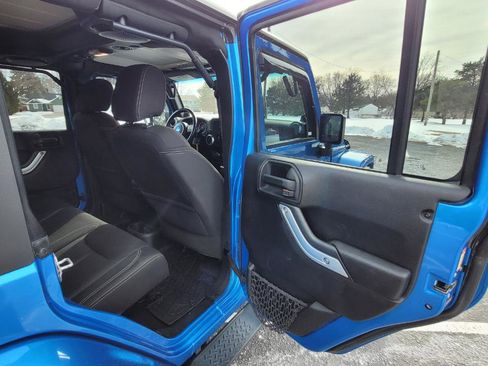 Used 2014 Jeep Wrangler Unlimited Sahara w/ Dual Top Group image 12